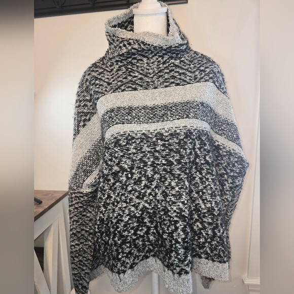 John + Jenn Oversized Mockneck Sweater Women's Size XL - Picture 2 of 11